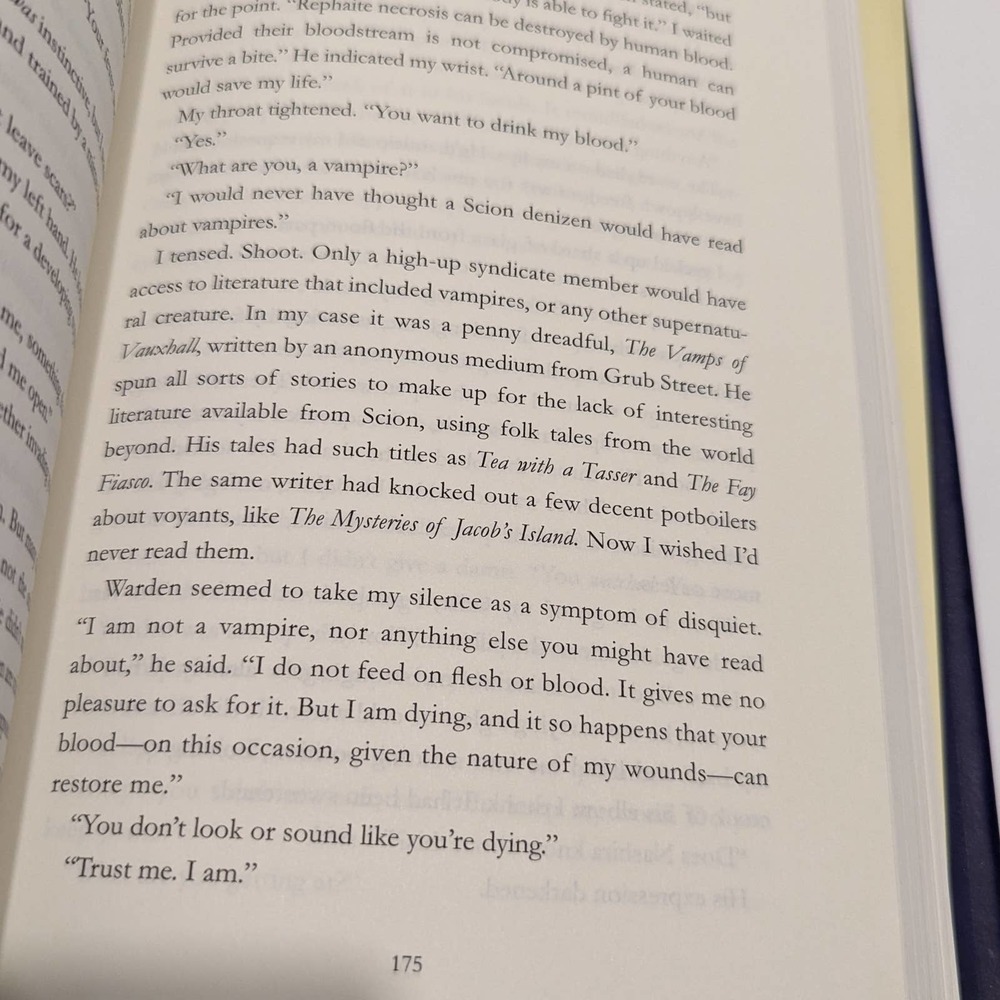 The Bone Season (2013, Hardcover) – Samantha Shannon [Dystopian, Fantasy] - Picture 9 of 9